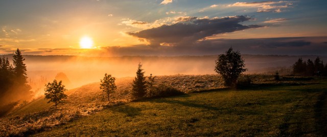 Scenery_Sunrises_and_sunsets_Sky_Grass_Clouds_Sun_515042_2560x1080